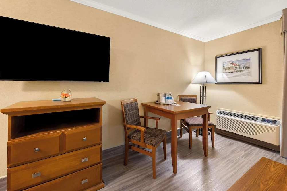 Quadruple Suite