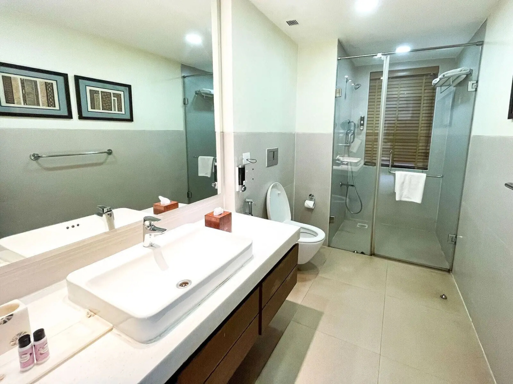 Acron Waterfront Resort - фото 10