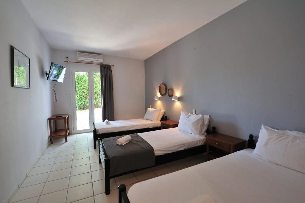 Standard Triple room with balcony