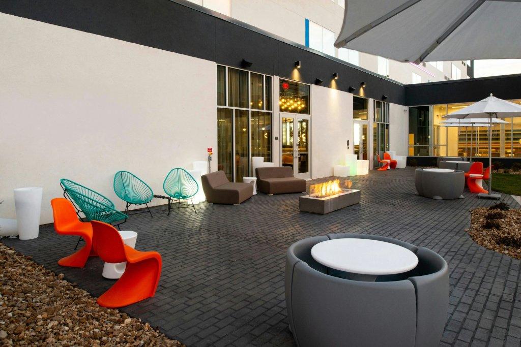 Aloft by Marriott North Kansas City
