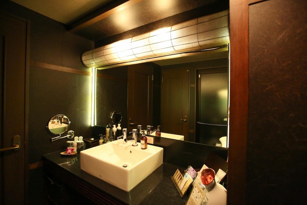 Отель Hotel Bali An Resort Shinjuku Island - Adults only в Токио