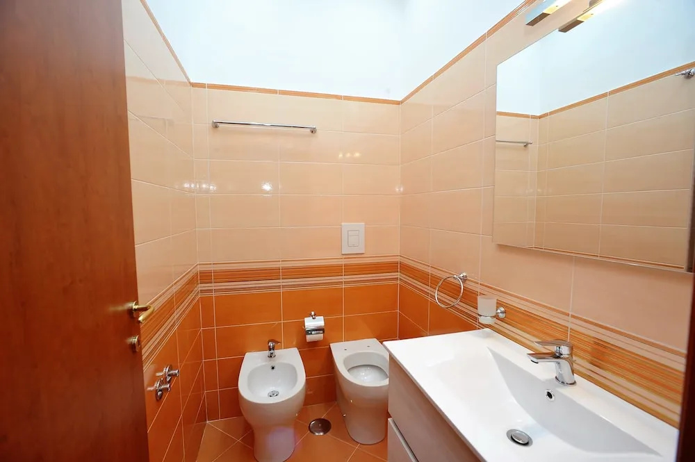Standard Triple room with city view