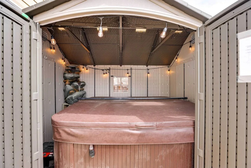 Pet-friendly Bend Home w/ Hot Tub & Patio!