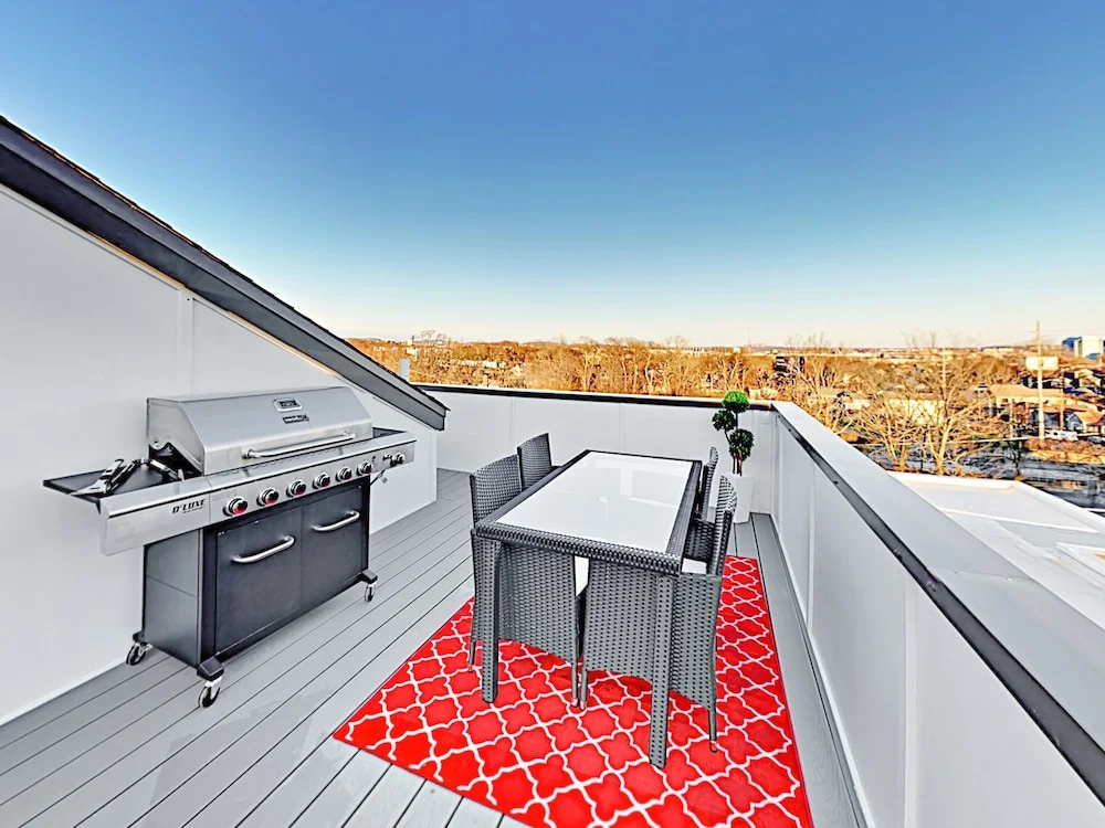 1011A 12th Ave North - 3 Br Townhouse