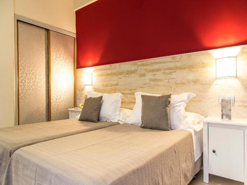 Standard Double room with balcony (full double bed)
