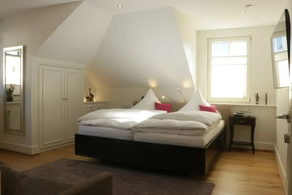 Business Double Studio (full double bed)