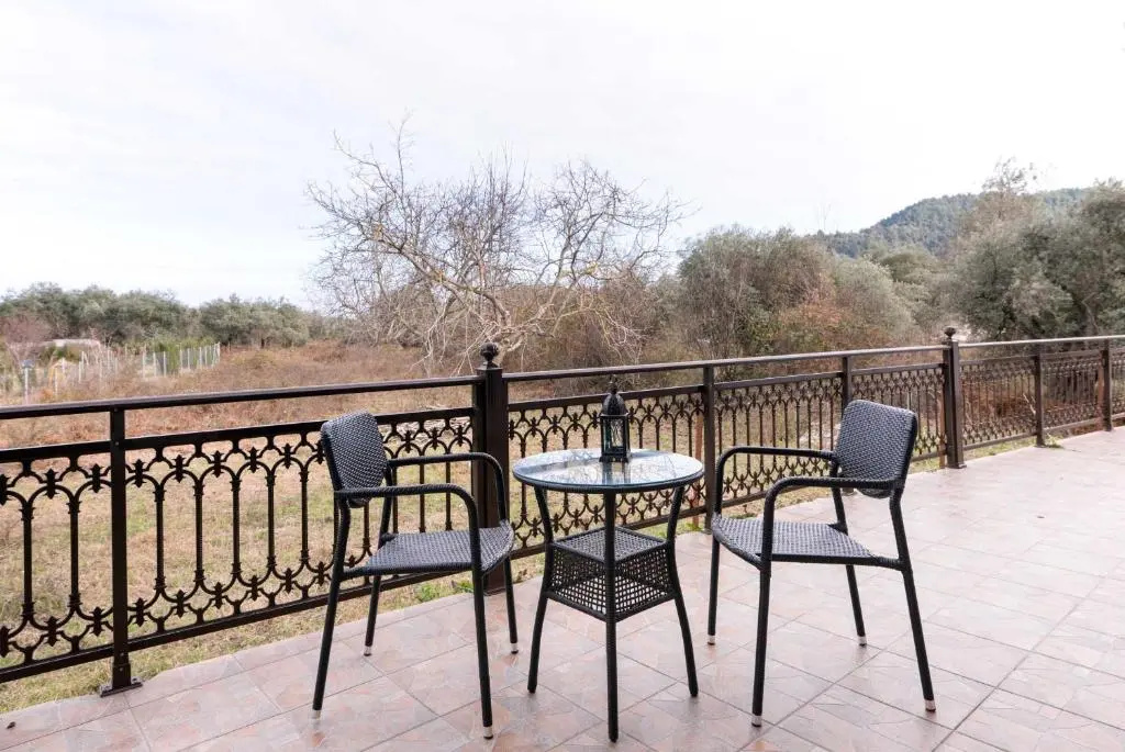 Standard Double room with garden view (full double bed)