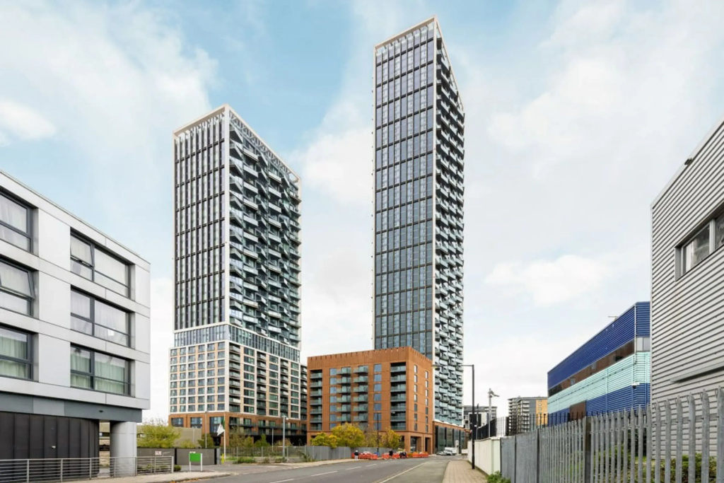 Sky-high North Acton Apartment