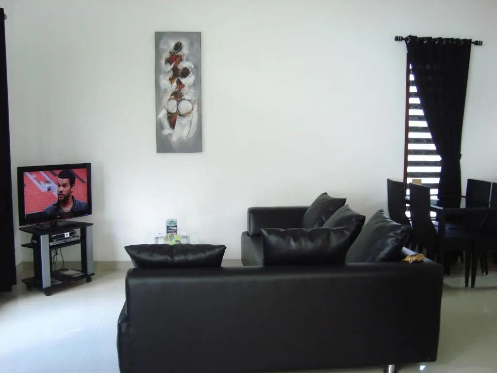 2 Bedrooms Villa
