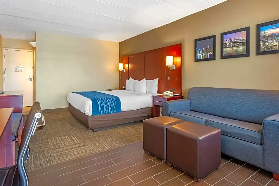 Double Suite with balcony (full double bed)