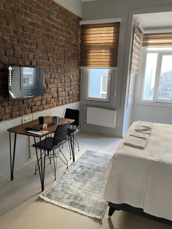 Deluxe Studio