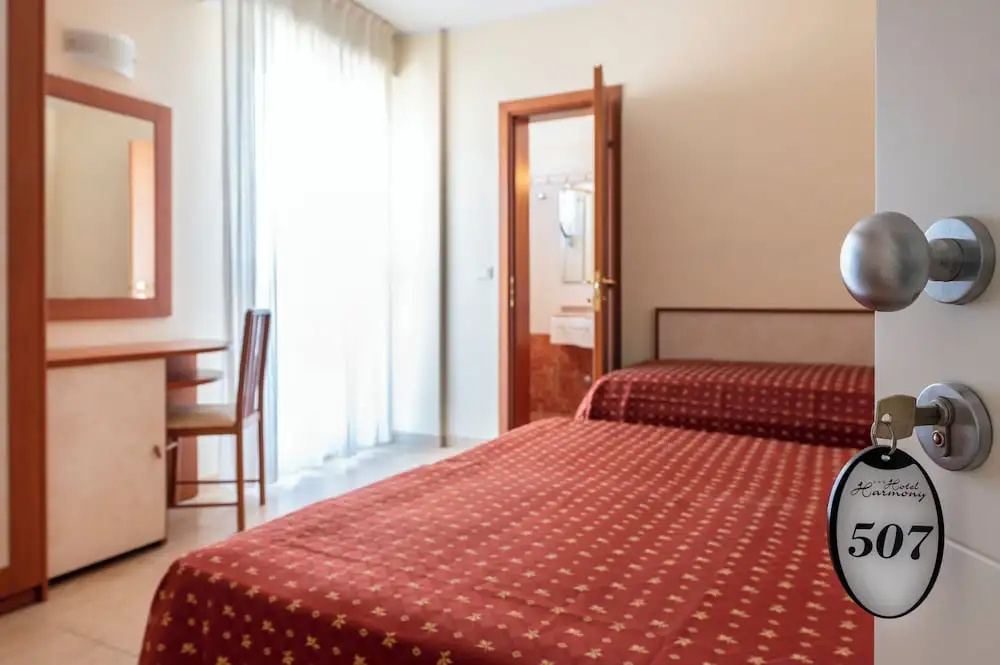 Classic Triple room with balcony and with partial sea view