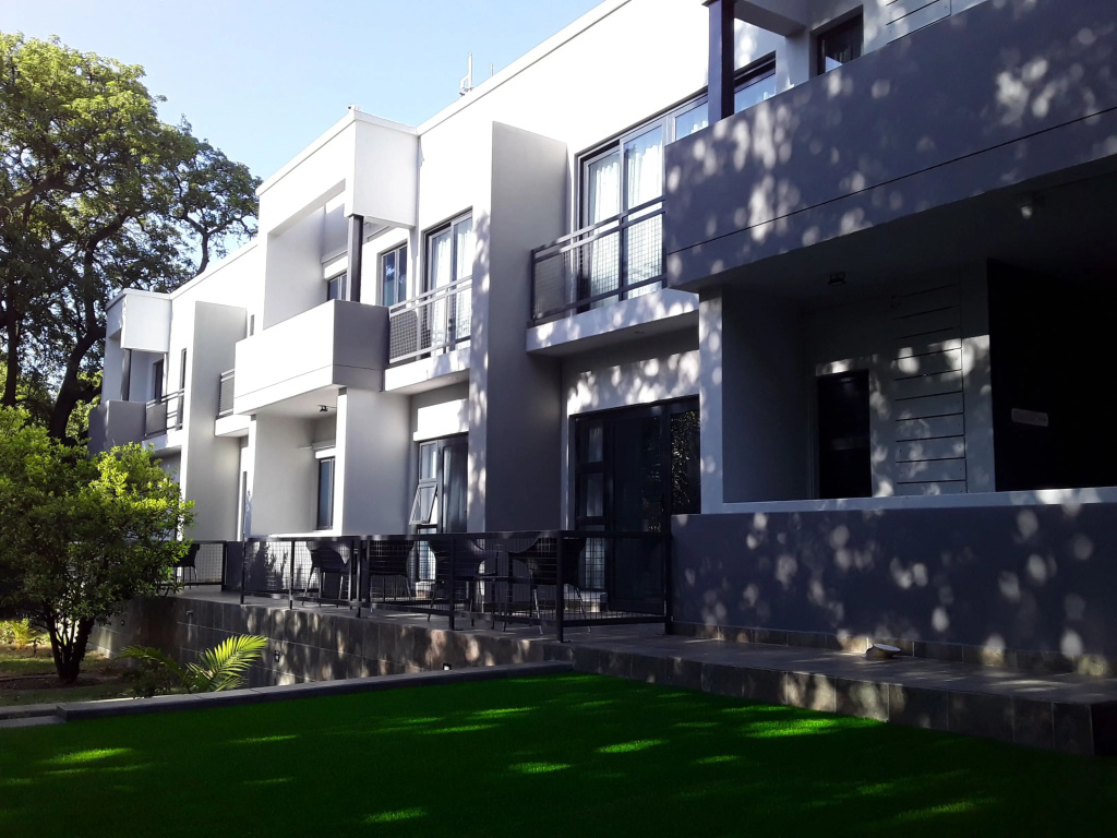 La Orchard Hotel