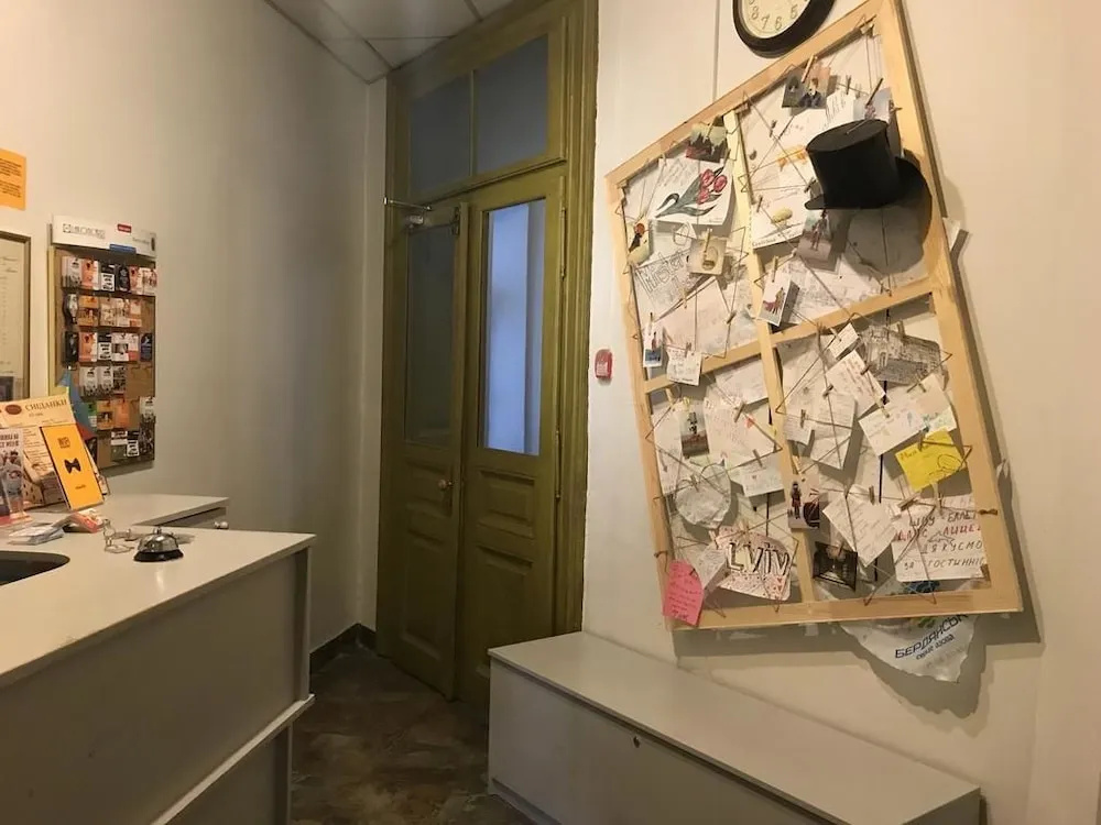 Mister Econom Hotel - Hostel