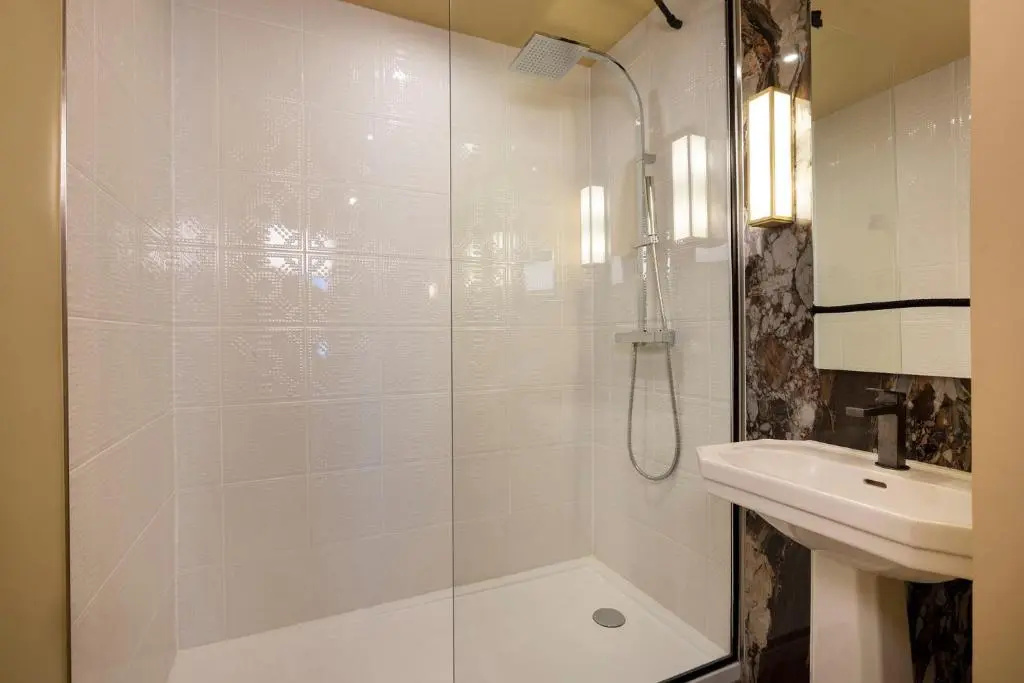 Hotel Le Rocroy 94