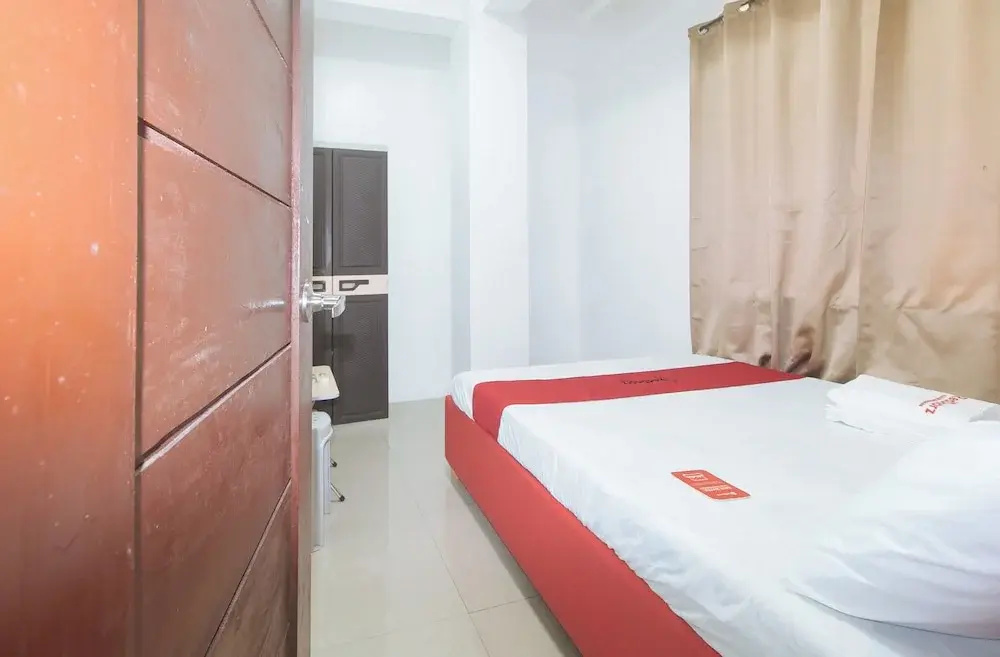 Najar Residences Near NAIA Terminal by RedDoorz
