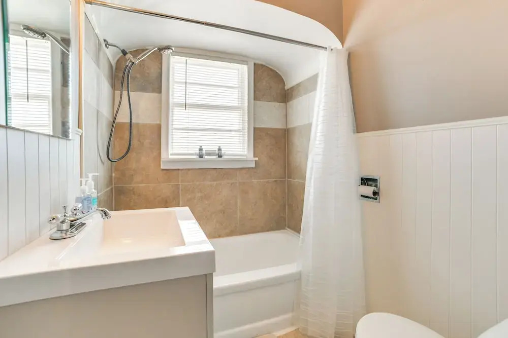 Walk to Beach: Lake-view Home in Alpena! - фото 15