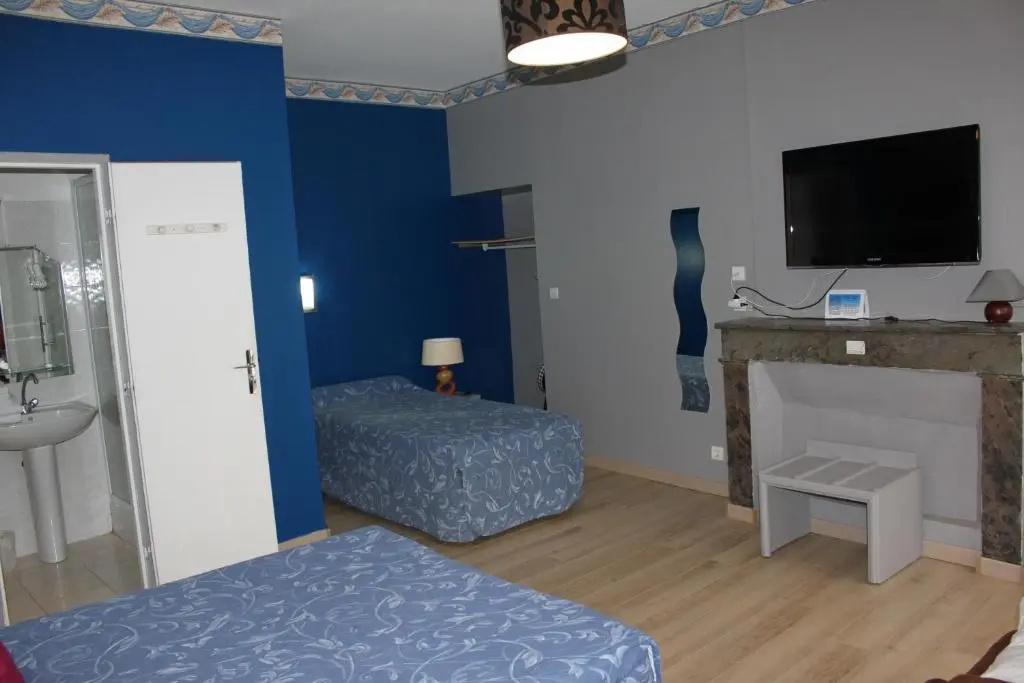 Standard Triple room