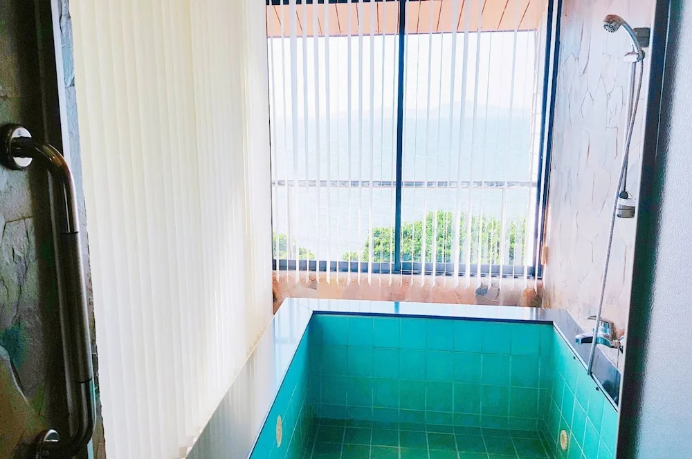 2 Bedrooms Suite with ocean view