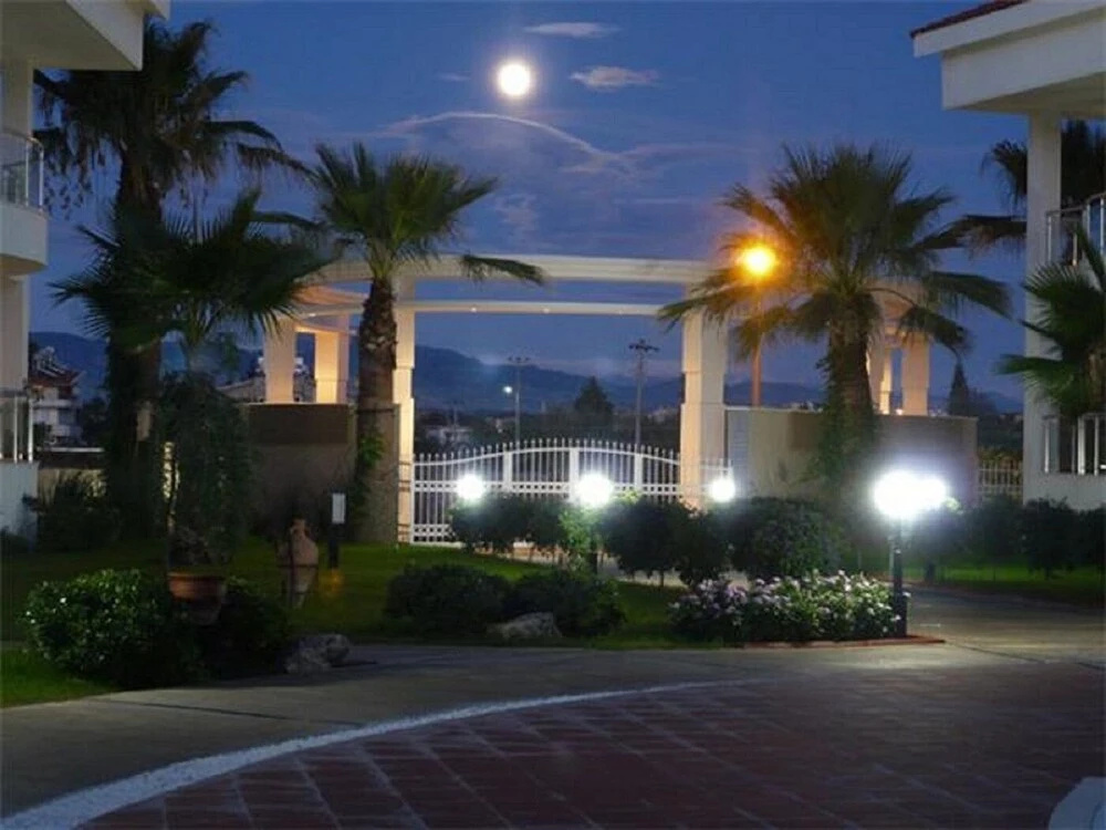 Wonderful 3 bed Duplex in Sought After Prime Community