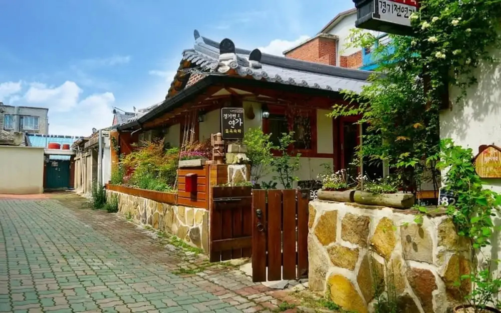 Jeonju Gyeonggijeonyeonga Hanok Pension