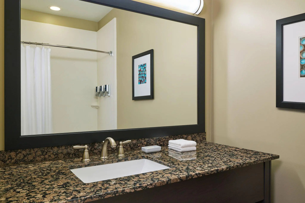 Standard Quadruple room with city view