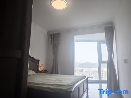 Standard Double room with lake view (full double bed)