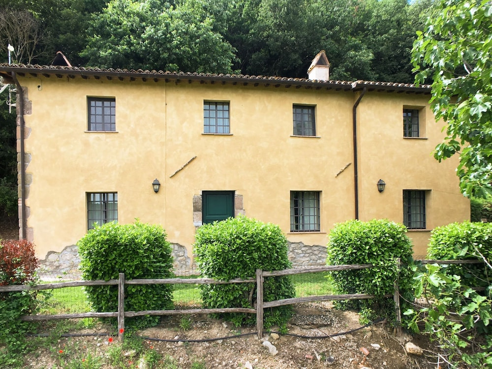 Spacious Villa in Sermugnano With Private Swimming Pool