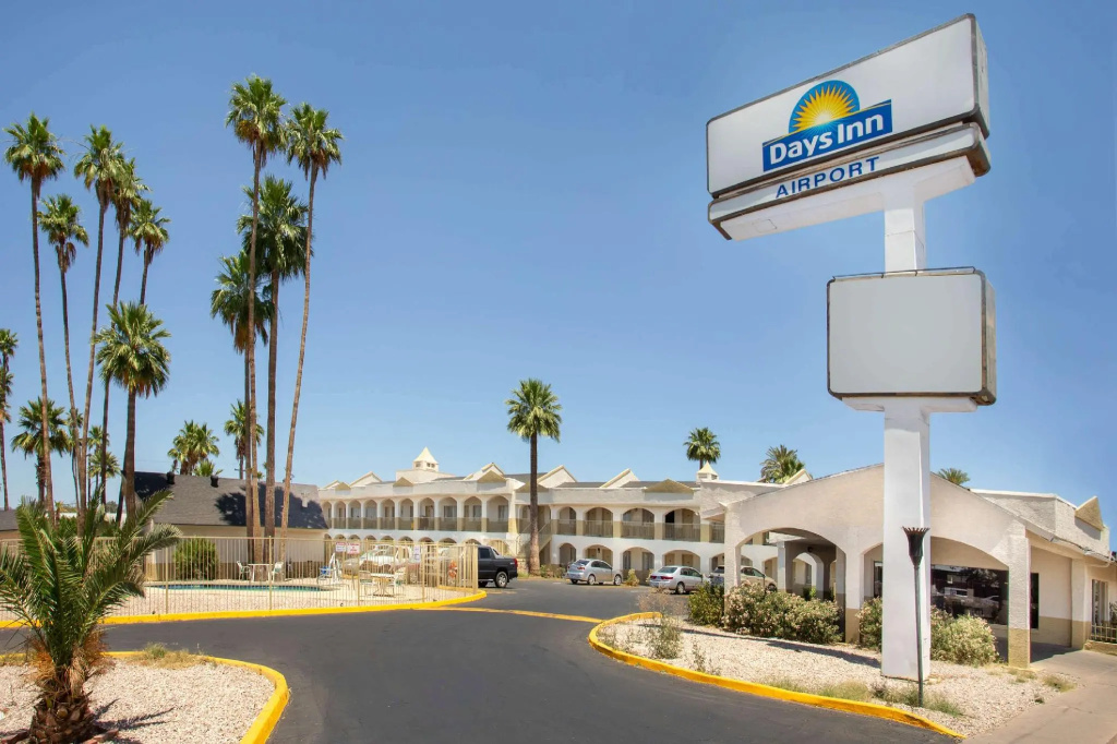 Days Inn by Wyndham Airport - Phoenix