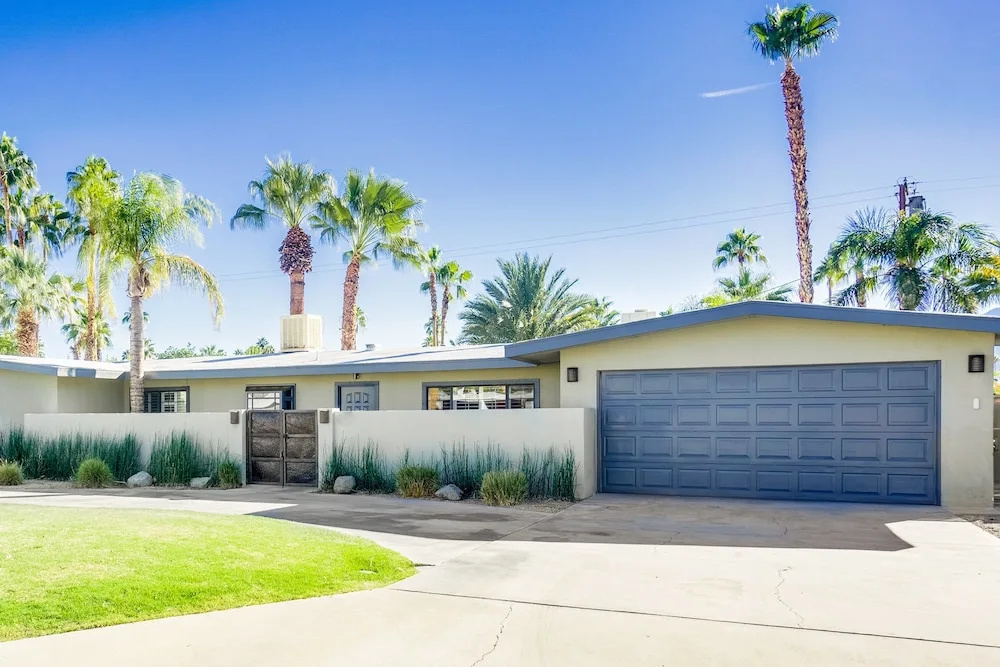 3br/3ba Pool/ Jacuzzi. Fire Pit In Palm Springs 3 Bedroom Home