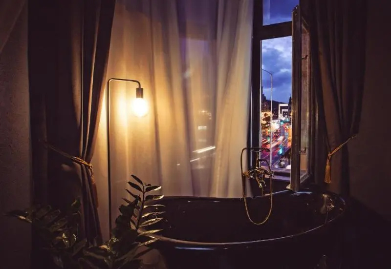 1 Bedroom Suite
