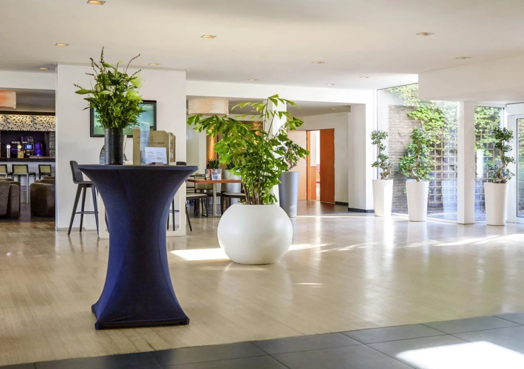 Lobby & Reception