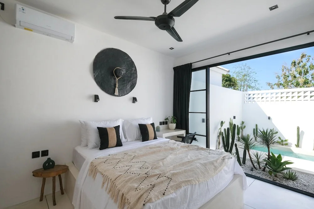 2 Bedrooms Villa