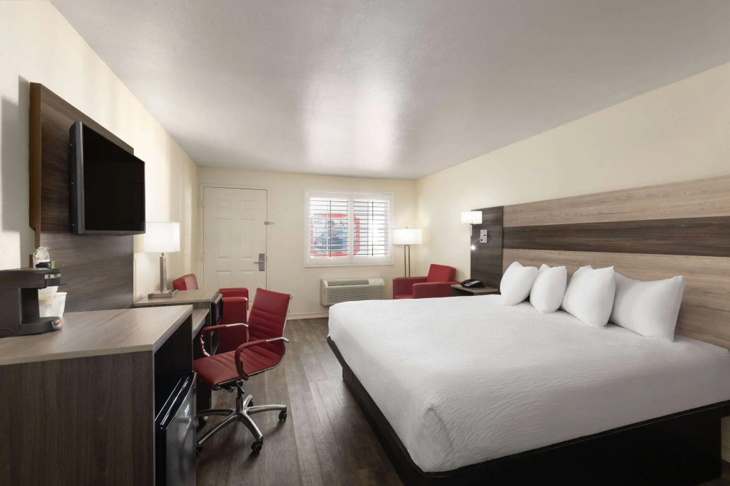 Ramada by Wyndham Kingman — фото 2