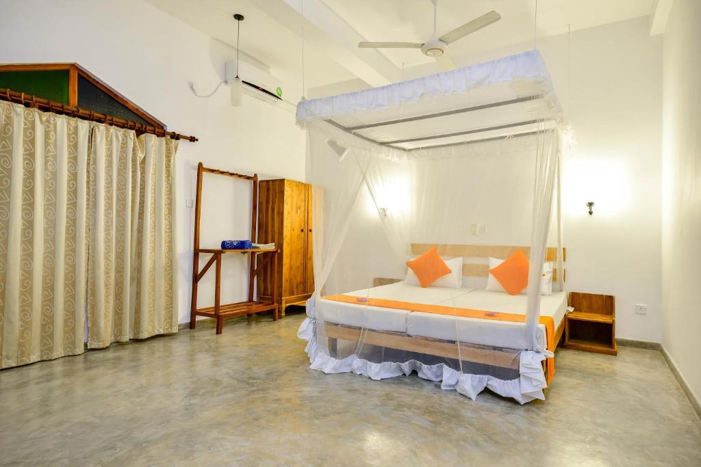International Beach Hotel & Restaurant