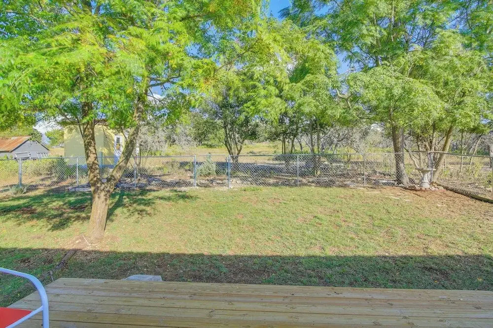 Ranch Cabin w/ Decks, 10 Mi to Fredericksburg