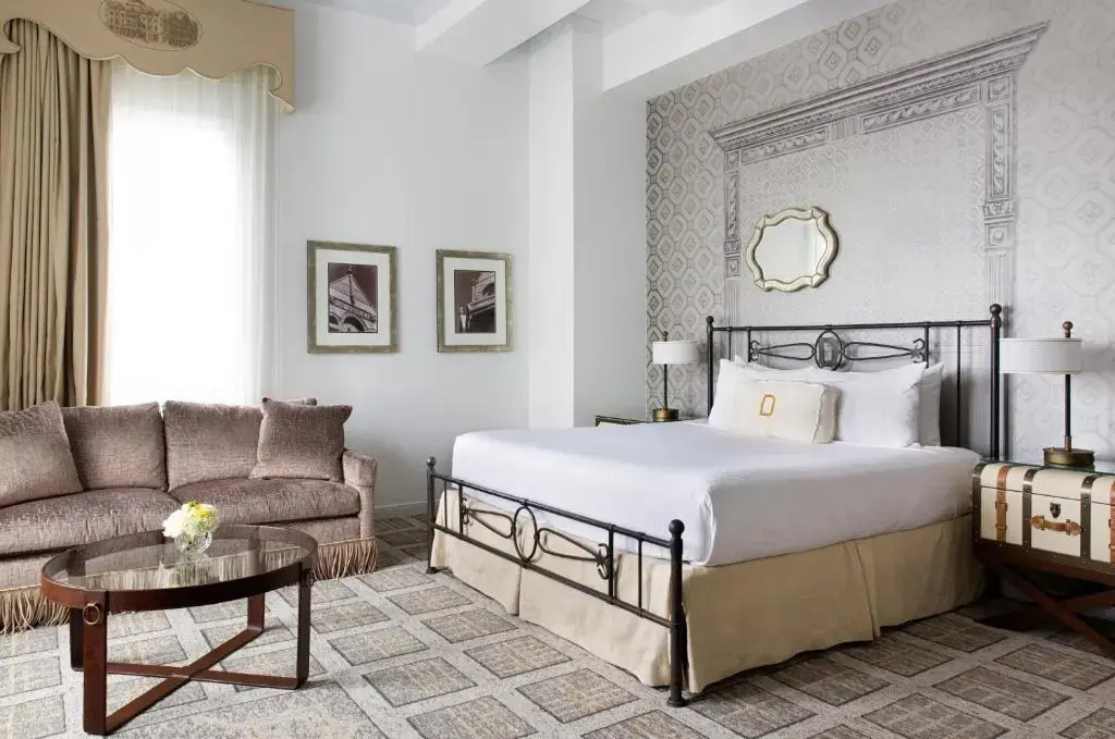 Deluxe Double room with city view (full double bed)