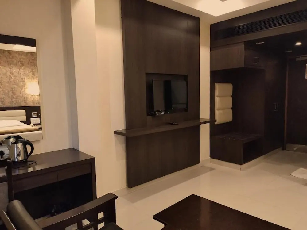Premium Double room (full double bed)