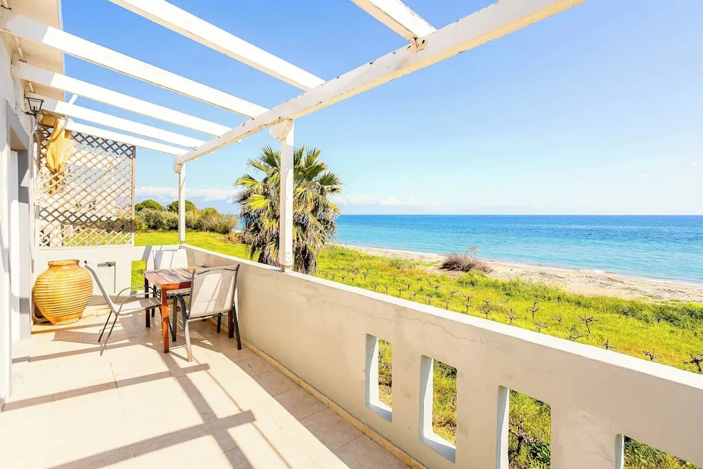Beachfront Nest Memi Koroni-seaheaven House B1