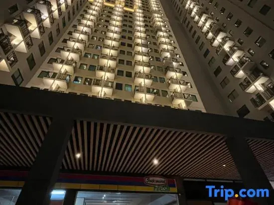 Osaka Riverview Apartment PIK 2 by Shaz