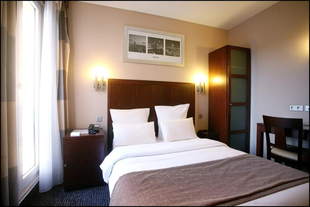 Отель Grand Hotel Francais в Париже