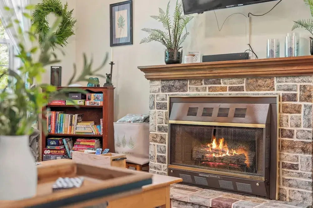 Ridge Retreat by Avantstay Game Room, Covered Porch, & Fire Pit!