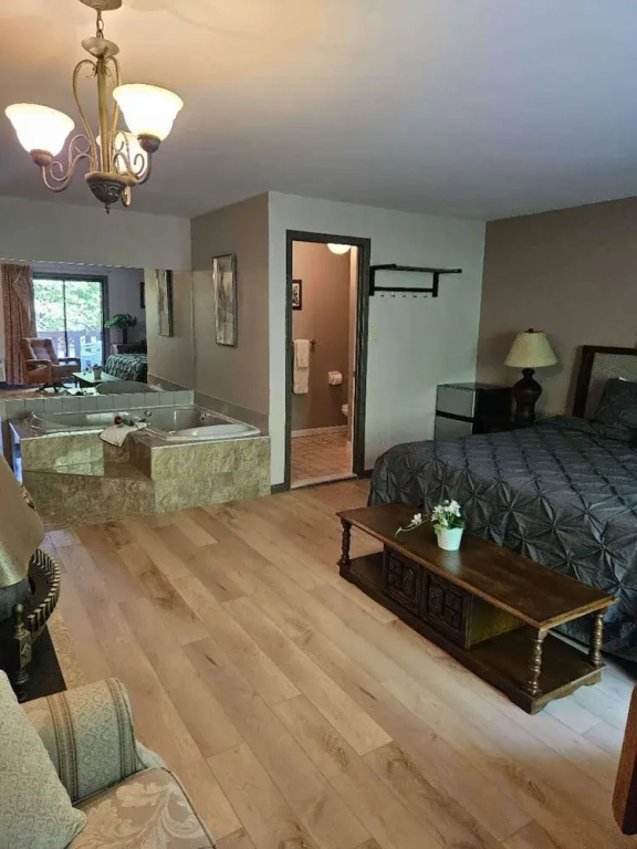 Double Suite with balcony (full double bed)