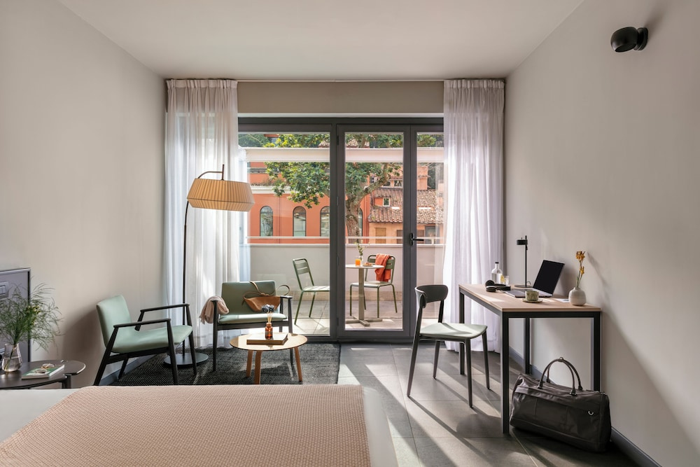 Standard Double room with balcony (full double bed)