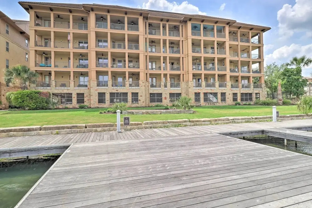 Lake LBJ Condo w/ Balcony & Shared Boat Docks