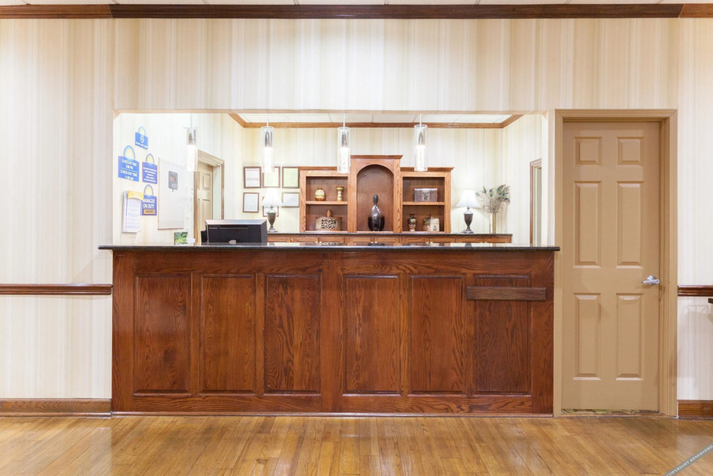 Lobby & Reception
