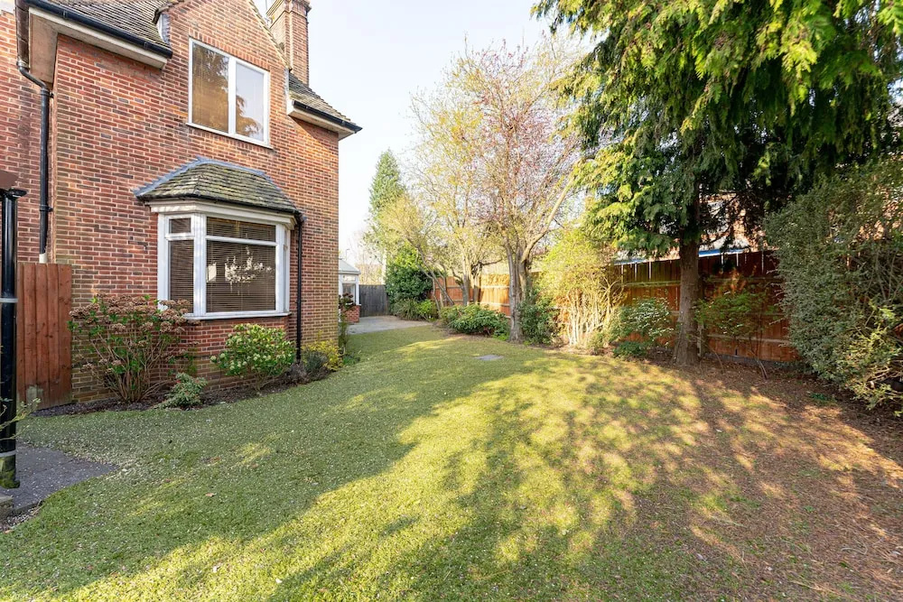 Large Home near city centre, UOB & QE hospital