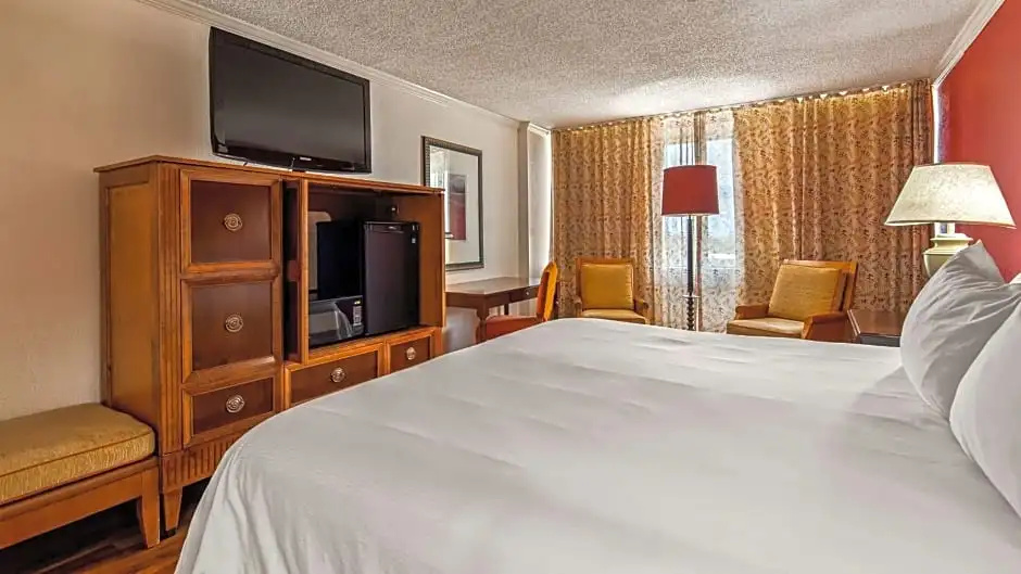 Standard room with pool view