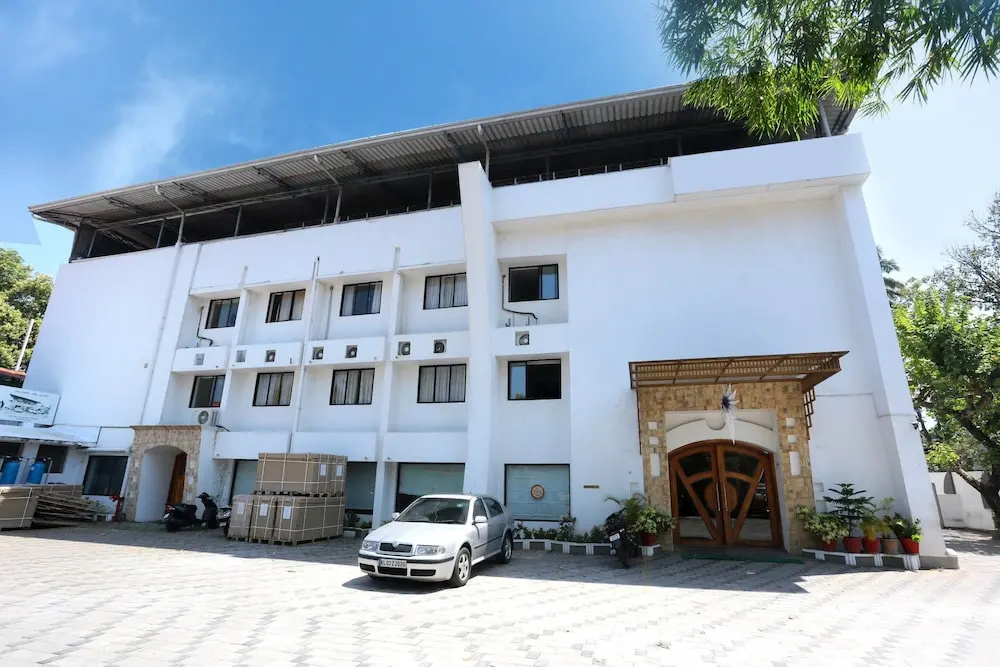 Hotel Dona Castle by OYO Rooms