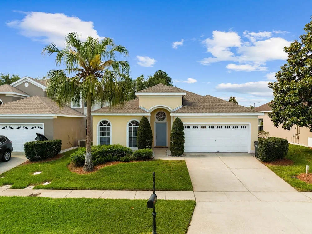 South Facing Pool 4 Bedroom 3 Bath Villa